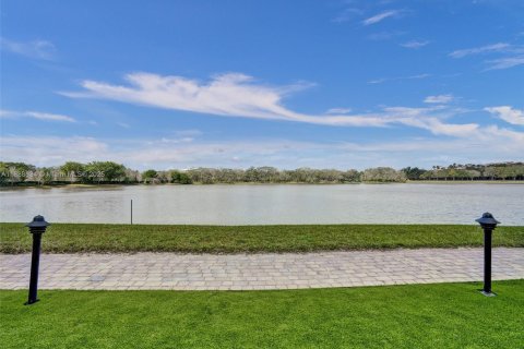 Condo in Sunrise, Florida, 2 bedrooms  № 1941030 - photo 25