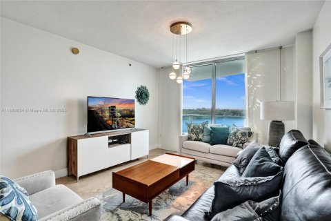 Condo in Sunrise, Florida, 2 bedrooms  № 1941030 - photo 17