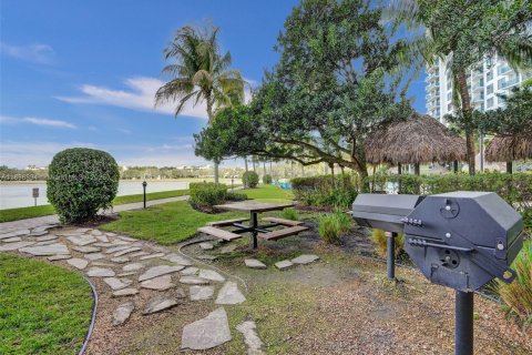 Condo in Sunrise, Florida, 2 bedrooms  № 1941030 - photo 26