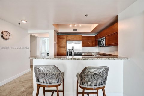 Condo in Sunrise, Florida, 2 bedrooms  № 1941030 - photo 16