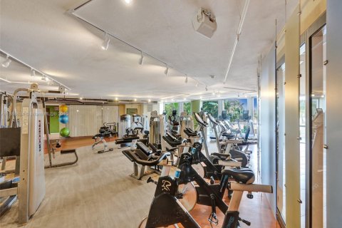 Condo in Sunrise, Florida, 2 bedrooms  № 1941030 - photo 18