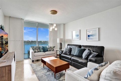 Condo in Sunrise, Florida, 2 bedrooms  № 1941030 - photo 2