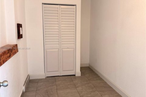 Снять в аренду виллу или дом в Мирамар, Флорида 2 спальни, 172.43м2, № 2066832 - фото 7