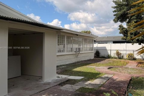 Снять в аренду виллу или дом в Мирамар, Флорида 2 спальни, 172.43м2, № 2066832 - фото 13