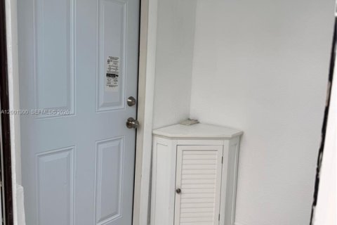 Дом в Мирамар, Флорида 2 спальни, 172.43м2 № 2066832