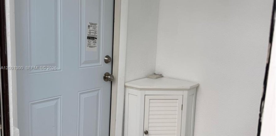 Дом в Мирамар, Флорида 2 спальни, 172.43м2 № 2066832