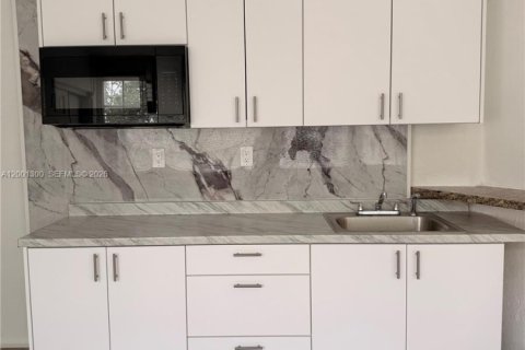 Снять в аренду виллу или дом в Мирамар, Флорида 2 спальни, 172.43м2, № 2066832 - фото 5