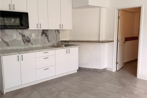 Снять в аренду виллу или дом в Мирамар, Флорида 2 спальни, 172.43м2, № 2066832 - фото 6