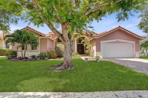Casa en Pembroke Pines, Florida 3 dormitorios, 211.91 m2 № 2179505
