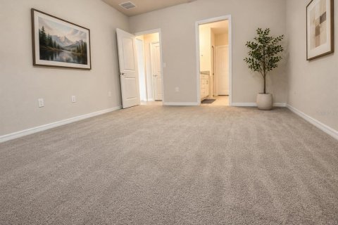 House in Winter Haven, Florida 4 bedrooms, 268.86 sq.m. № 2112638 - photo 7