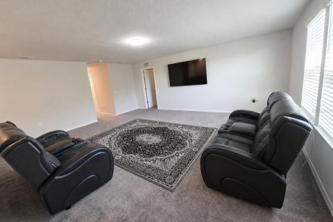 House in Winter Haven, Florida 4 bedrooms, 268.86 sq.m. № 2112638 - photo 5
