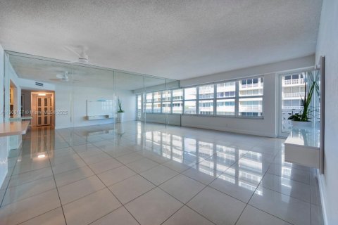 Condo in Fort Lauderdale, Florida, 1 bedroom  № 1967103 - photo 5