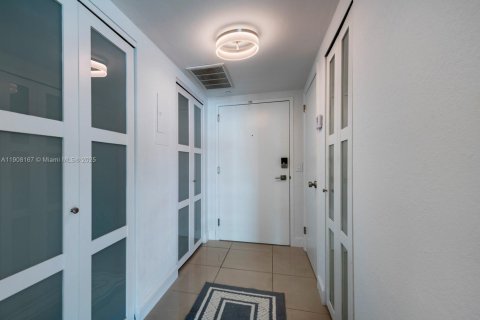 Condo in Fort Lauderdale, Florida, 1 bedroom  № 1967103 - photo 17