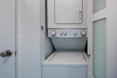 Condo in Fort Lauderdale, Florida, 1 bedroom  № 1967103 - photo 18