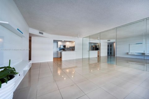 Condo in Fort Lauderdale, Florida, 1 bedroom  № 1967103 - photo 20