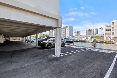 Copropriété à vendre à North Miami Beach, Floride: 2 chambres, 103.31 m2 № 2046902 - photo 21