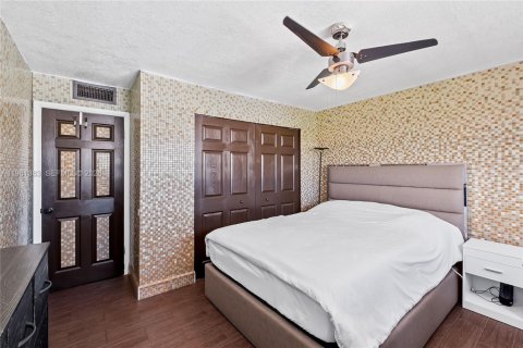 Copropriété à vendre à North Miami Beach, Floride: 2 chambres, 103.31 m2 № 2046902 - photo 15