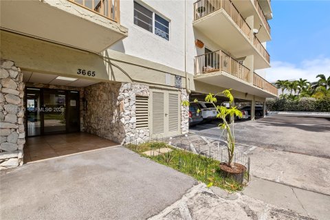 Copropriété à vendre à North Miami Beach, Floride: 2 chambres, 103.31 m2 № 2046902 - photo 22