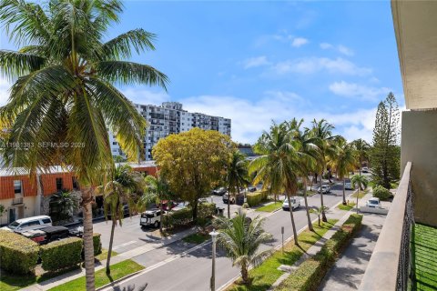 Copropriété à vendre à North Miami Beach, Floride: 2 chambres, 103.31 m2 № 2046902 - photo 23