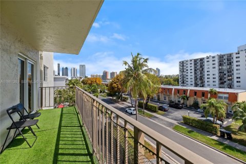 Condo à North Miami Beach, Floride, 2 chambres  № 2046902