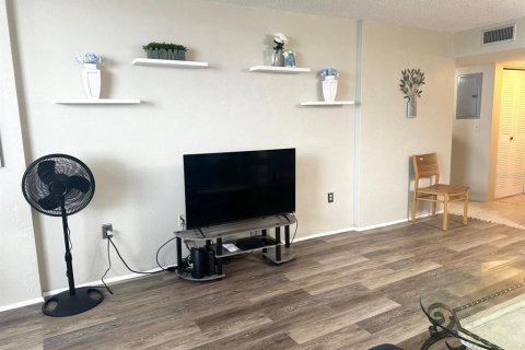 Condominio en venta en Ormond Beach, Florida, 1 dormitorio, 77.76 m2 № 2213283 - foto 15