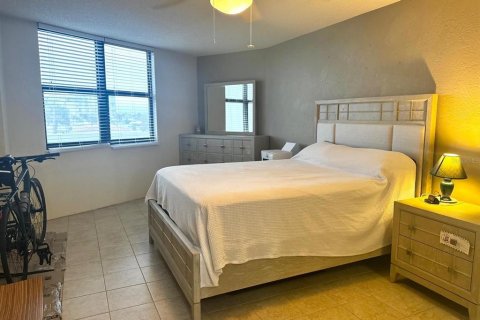Condominio en venta en Ormond Beach, Florida, 1 dormitorio, 77.76 m2 № 2213283 - foto 17