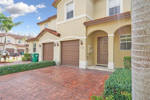 Adosado en alquiler en Miami, Florida, 3 dormitorios, 168.34 m2 № 1928275 - foto 1