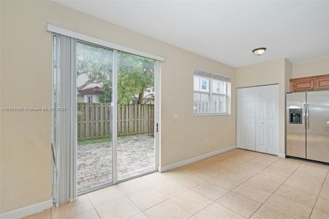 Adosado en alquiler en Miami, Florida, 3 dormitorios, 168.34 m2 № 1928275 - foto 10
