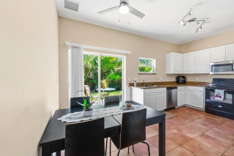 Adosado en venta en Port St. Lucie, Florida, 3 dormitorios, 144.65 m2 № 2279092 - foto 12