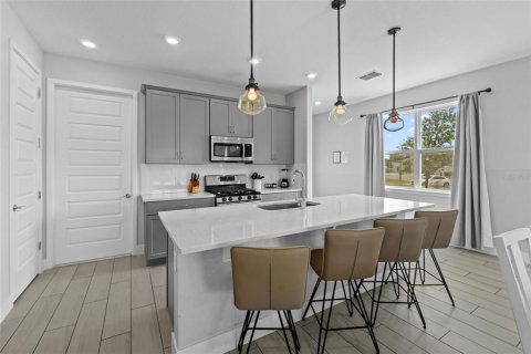 Townhouse in Four Corners, Florida 3 bedrooms, 154.12 sq.m. № 1902408 - photo 13
