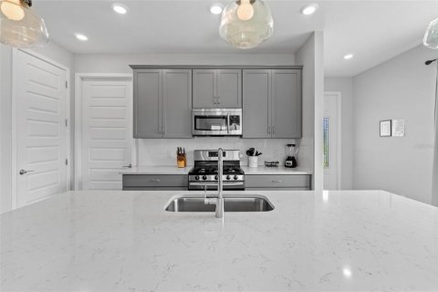 Townhouse in Four Corners, Florida 3 bedrooms, 154.12 sq.m. № 1902408 - photo 12