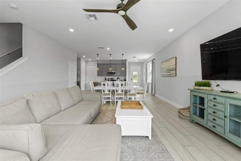 Townhouse in Four Corners, Florida 3 bedrooms, 154.12 sq.m. № 1902408 - photo 23
