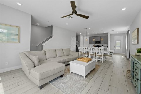 Townhouse in Four Corners, Florida 3 bedrooms, 154.12 sq.m. № 1902408 - photo 24