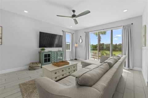 Townhouse in Four Corners, Florida 3 bedrooms, 154.12 sq.m. № 1902408 - photo 20