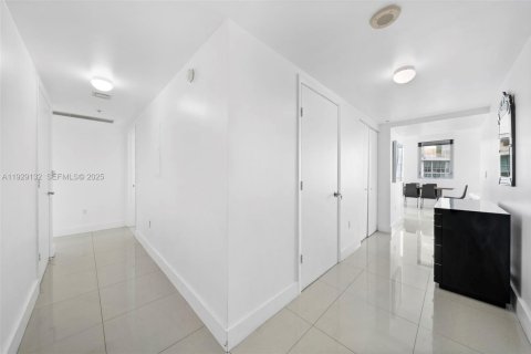 Condominio en alquiler en Miami, Florida, 2 dormitorios, 129.04 m2 № 2058807 - foto 6