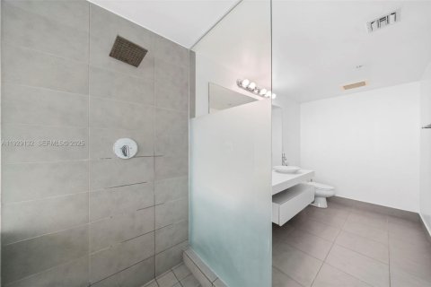 Condominio en alquiler en Miami, Florida, 2 dormitorios, 129.04 m2 № 2058807 - foto 9