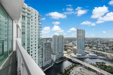 Condominio en alquiler en Miami, Florida, 2 dormitorios, 129.04 m2 № 2058807 - foto 3
