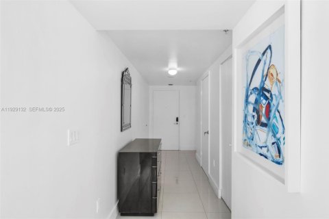Condominio en alquiler en Miami, Florida, 2 dormitorios, 129.04 m2 № 2058807 - foto 5