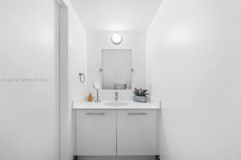 Condominio en alquiler en Miami, Florida, 2 dormitorios, 129.04 m2 № 2058807 - foto 12