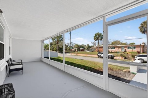 House in Daytona Beach, Florida 4 bedrooms, 205.5 sq.m. № 2144853 - photo 6