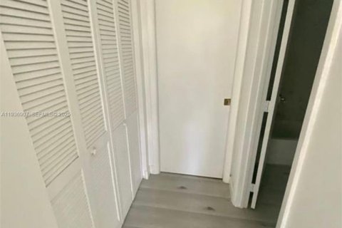 Купить кондоминиум в Майами, Флорида 2 спальни, 81.75м2, № 2053384 - фото 12