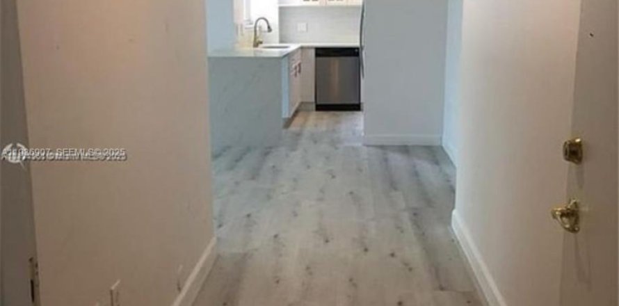 Кондоминиум с 2 спальнями в Майами, Флорида № 2053384