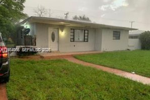 Villa ou maison à Miami Gardens, Floride 3 chambres, 135.08 m2 № 2041313