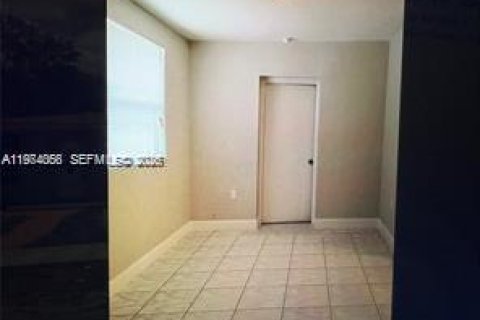 Casa en venta en Miami Gardens, Florida, 3 dormitorios, 135.08 m2 № 2041313 - foto 9