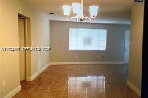 Casa en venta en Miami Gardens, Florida, 3 dormitorios, 135.08 m2 № 2041313 - foto 6