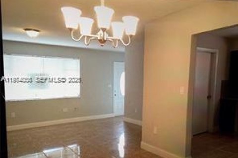 Casa en venta en Miami Gardens, Florida, 3 dormitorios, 135.08 m2 № 2041313 - foto 5