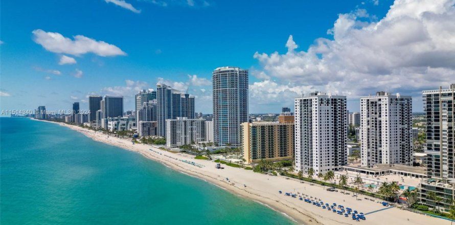Condo in Hollywood, Florida, 2 bedrooms № 1762339