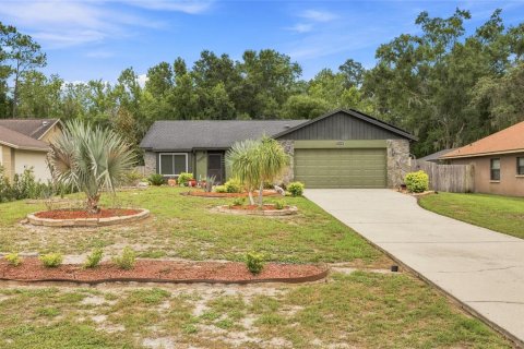 House in Land O' Lakes, Florida 3 bedrooms, 135.92 sq.m. № 2285669
