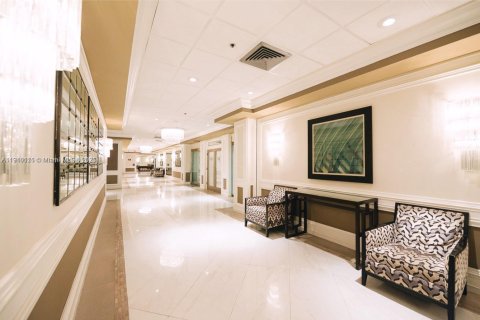 Condo in Miami, Florida, 2 bedrooms  № 2013108 - photo 22