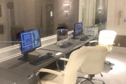 Condo in Miami, Florida, 2 bedrooms  № 2013108 - photo 25